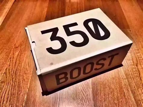 yeezy 350 v2 box.